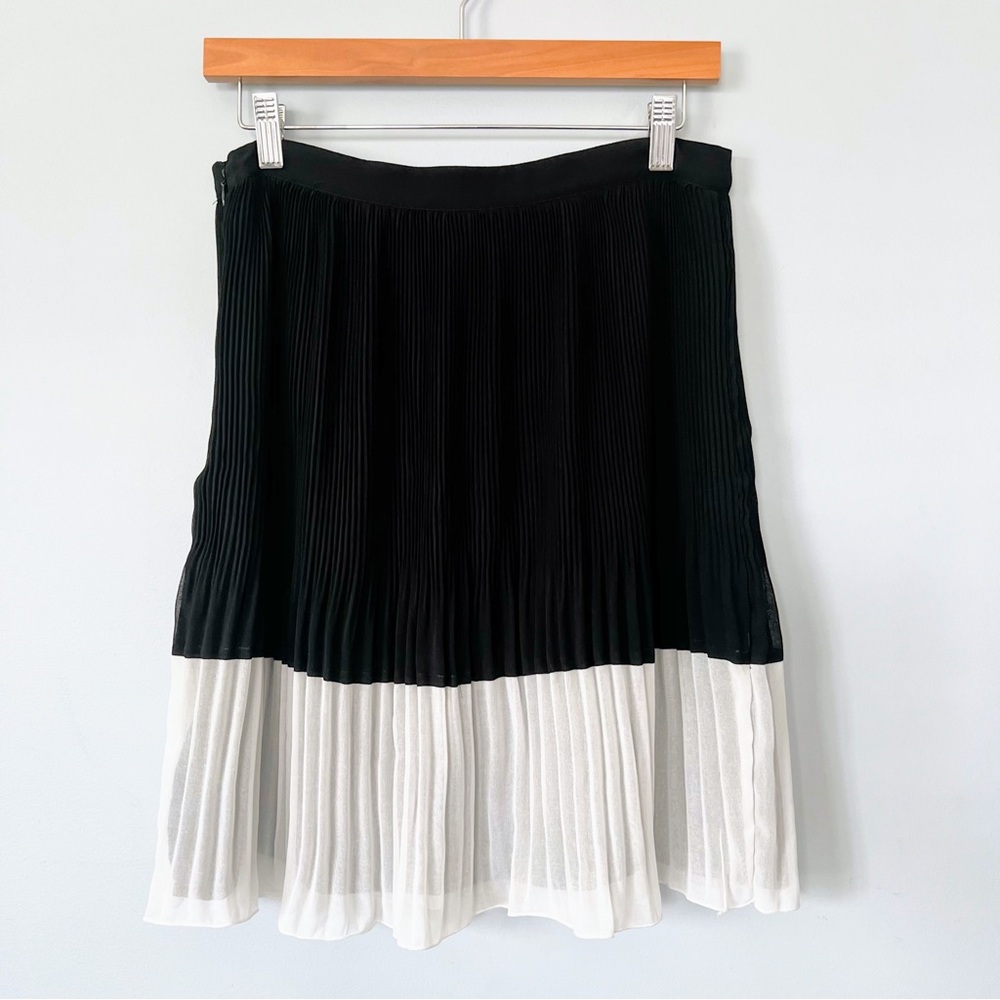 bebe Black & White Colorblock Pleated Skirt Size Medium